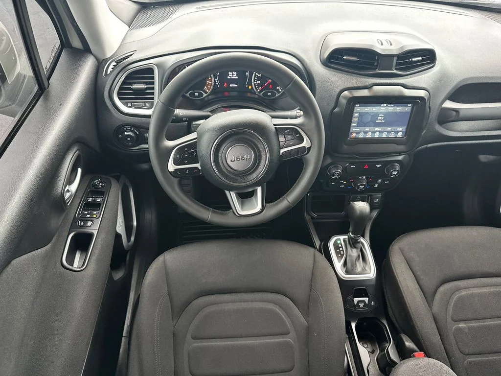 Used 2019 White Jeep Latitude image 22