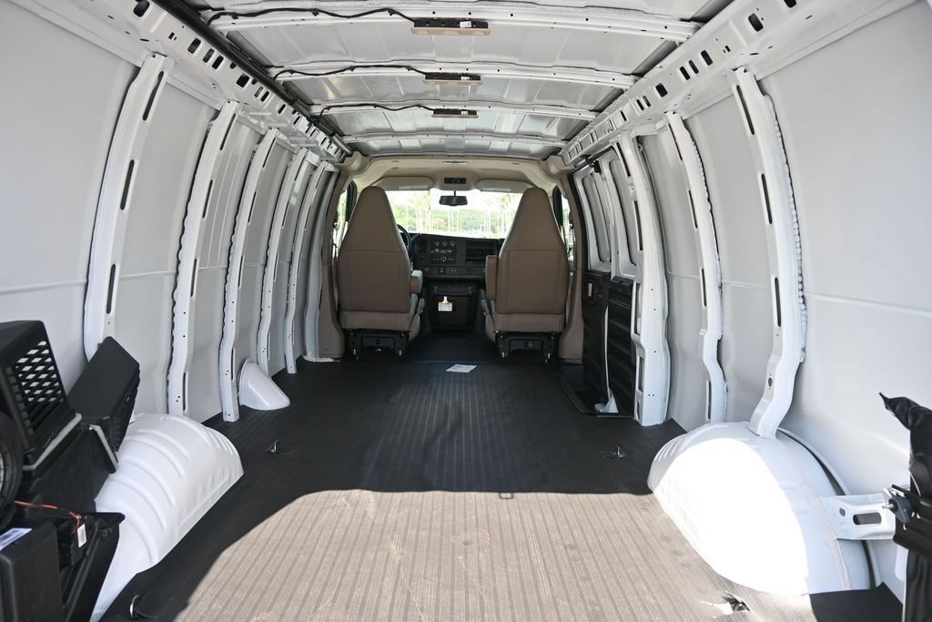 2025 Chevrolet Express Cargo Work Van - Photo 9