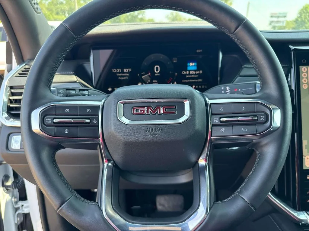 Used 2025 White GMC Elevation image 31