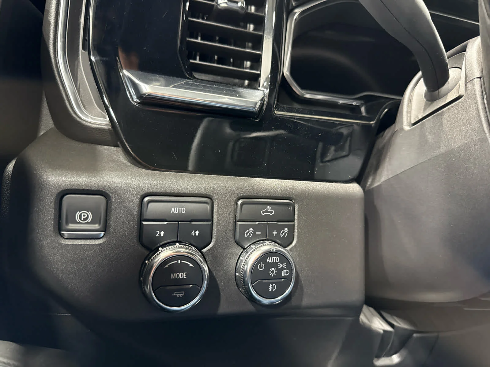 Certified Used 2025 Summit White GMC Elevation image 23