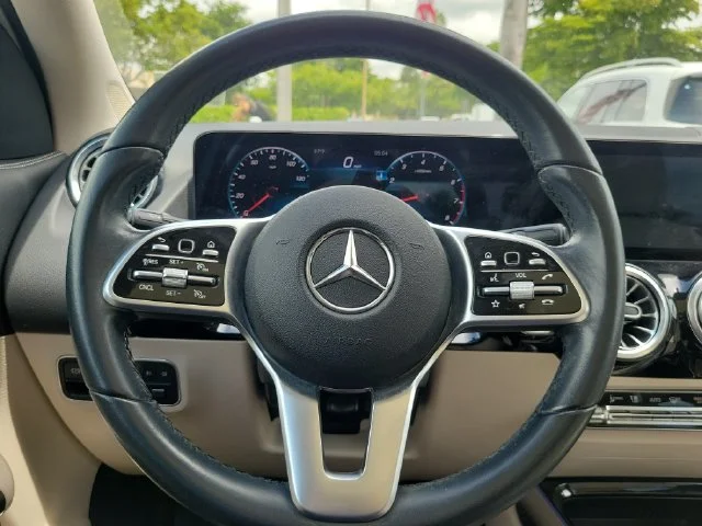 Used 2022 White Mercedes-Benz GLA 250 image 22