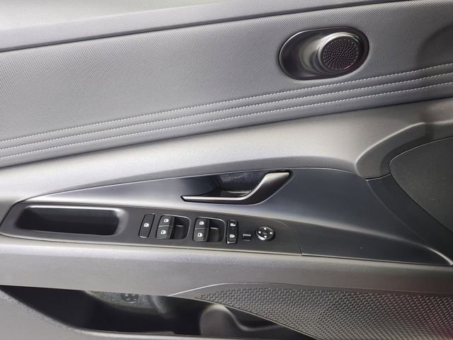Used 2025 Red Hyundai SEL Sport image 9