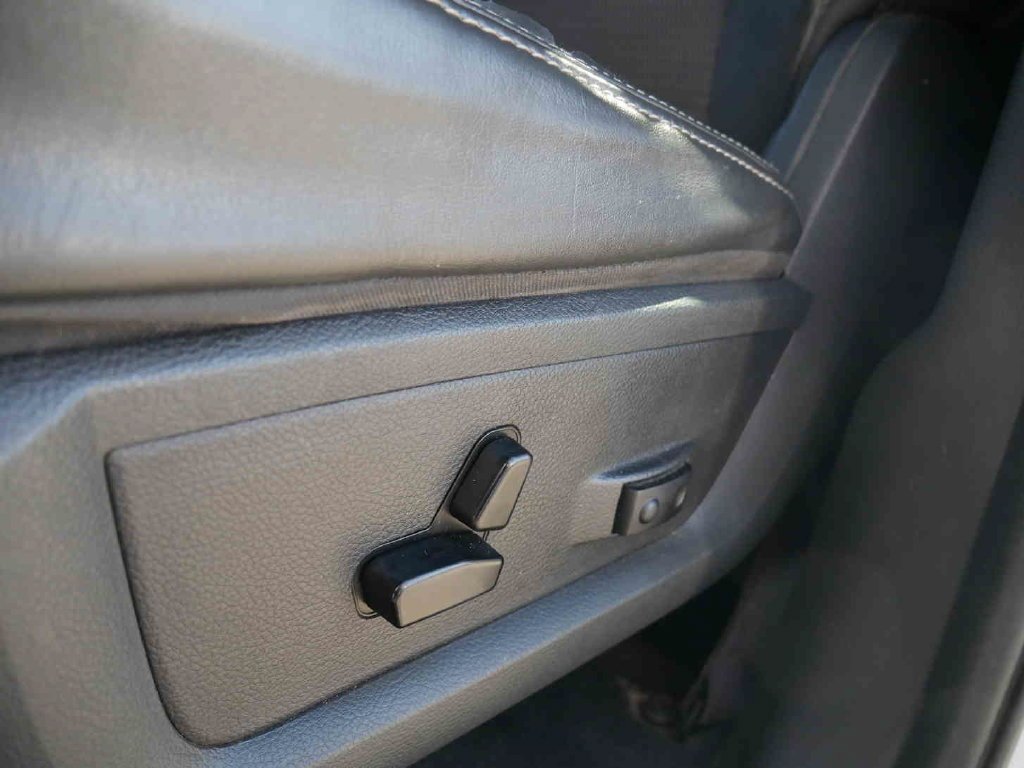 Used 2012 White Ram Sport image 27