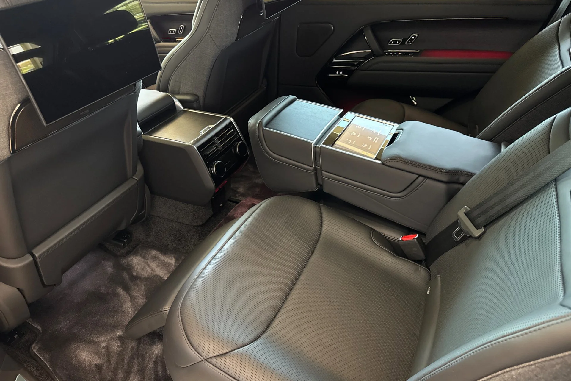 New 2026  Land Rover SV image 4