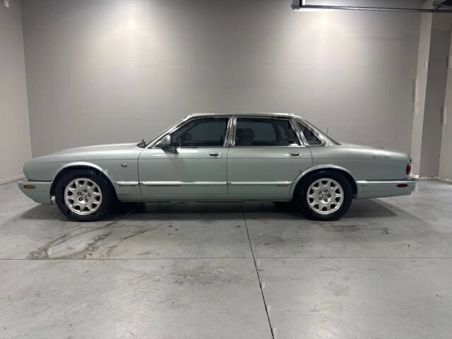 Used 2000 Gold Jaguar Base image 10