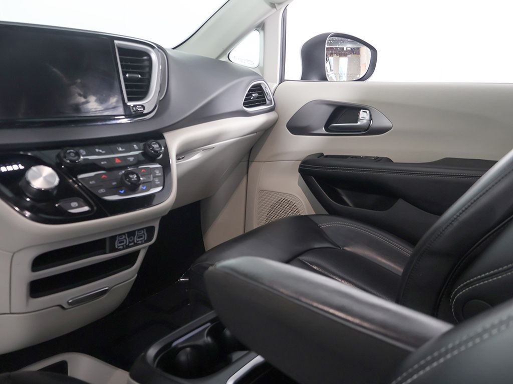 Used 2023 Gray Chrysler Touring L image 27