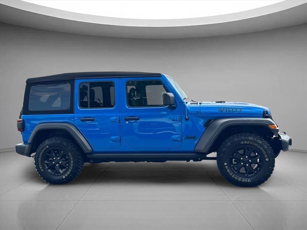 Used 2021  JEEP SPORT image 4