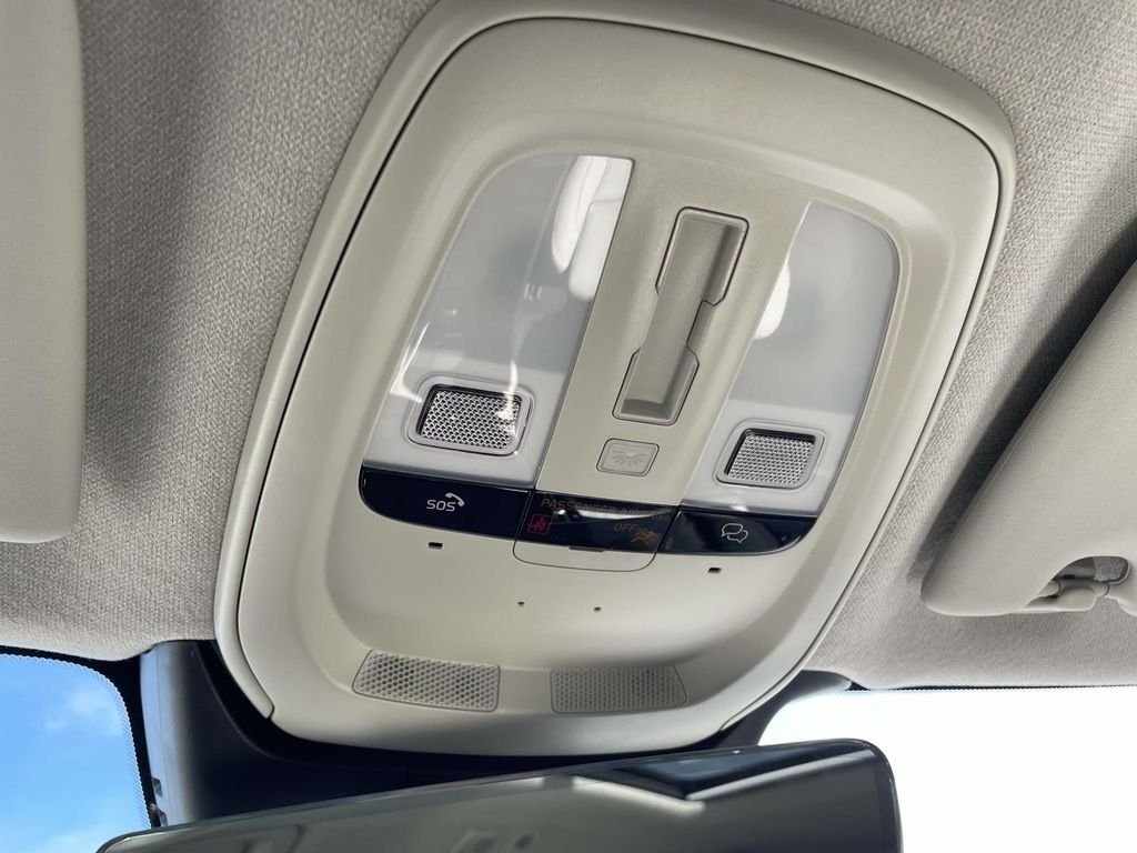 2026 Volvo XC40 Plus - Photo 24
