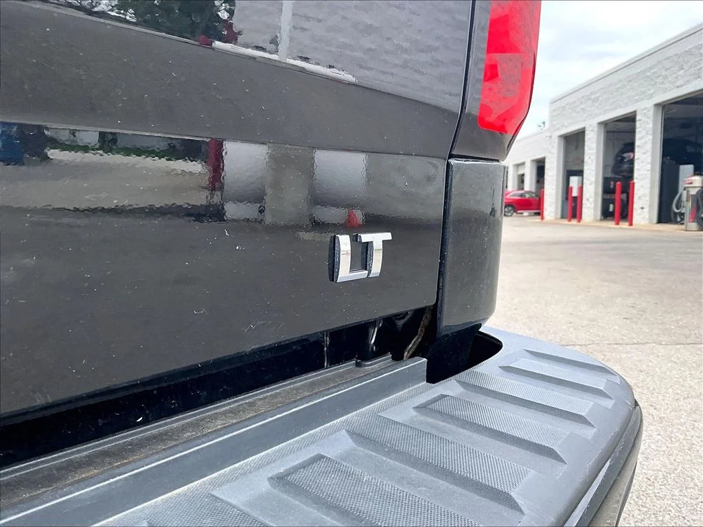 Used 2018 Black Chevrolet LT image 9