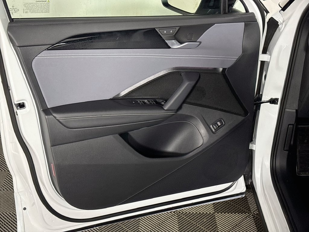 New 2026  Volkswagen SE R-Line Black image 10