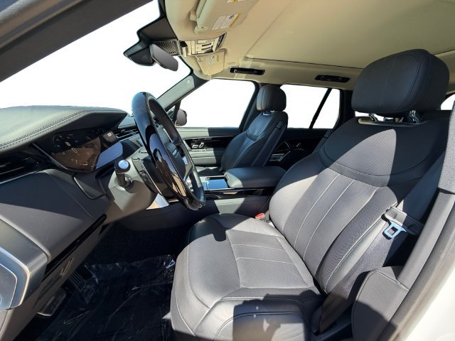 Used 2025 Ostuni Pearl White Premium Metallic Land Rover SE image 10