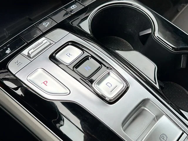 Used 2022 Black Hyundai SEL Convenience image 16