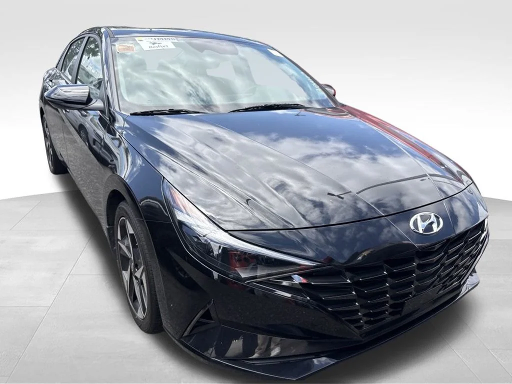 Used 2023 Black Hyundai Limited image 3