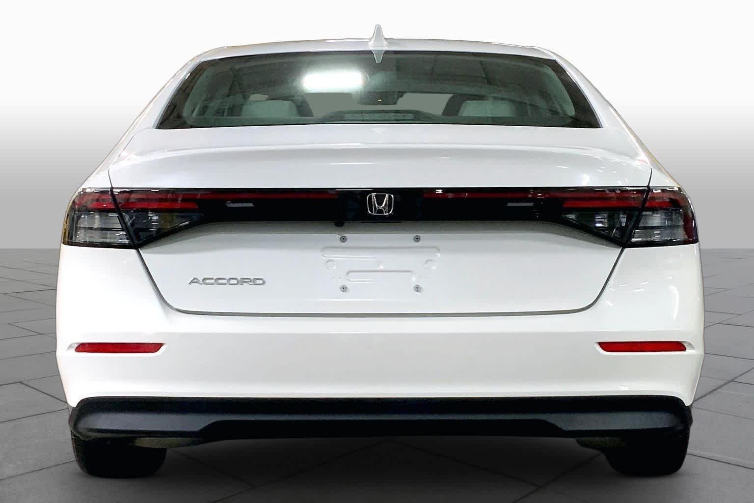 Used 2023 Platinum White Pearl Honda LX image 5