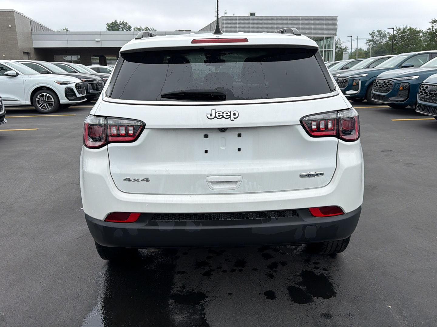 Used 2024 Bright White Clearcoat Jeep Latitude image 4