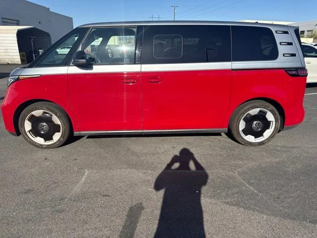 2025 Volkswagen ID. Buzz Pro S Plus Two-Tone's photo
