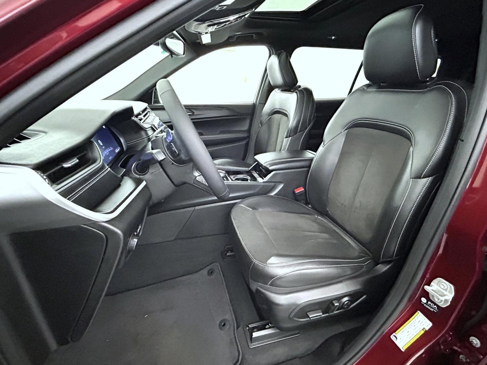 Used 2023 Red Jeep Altitude image 10