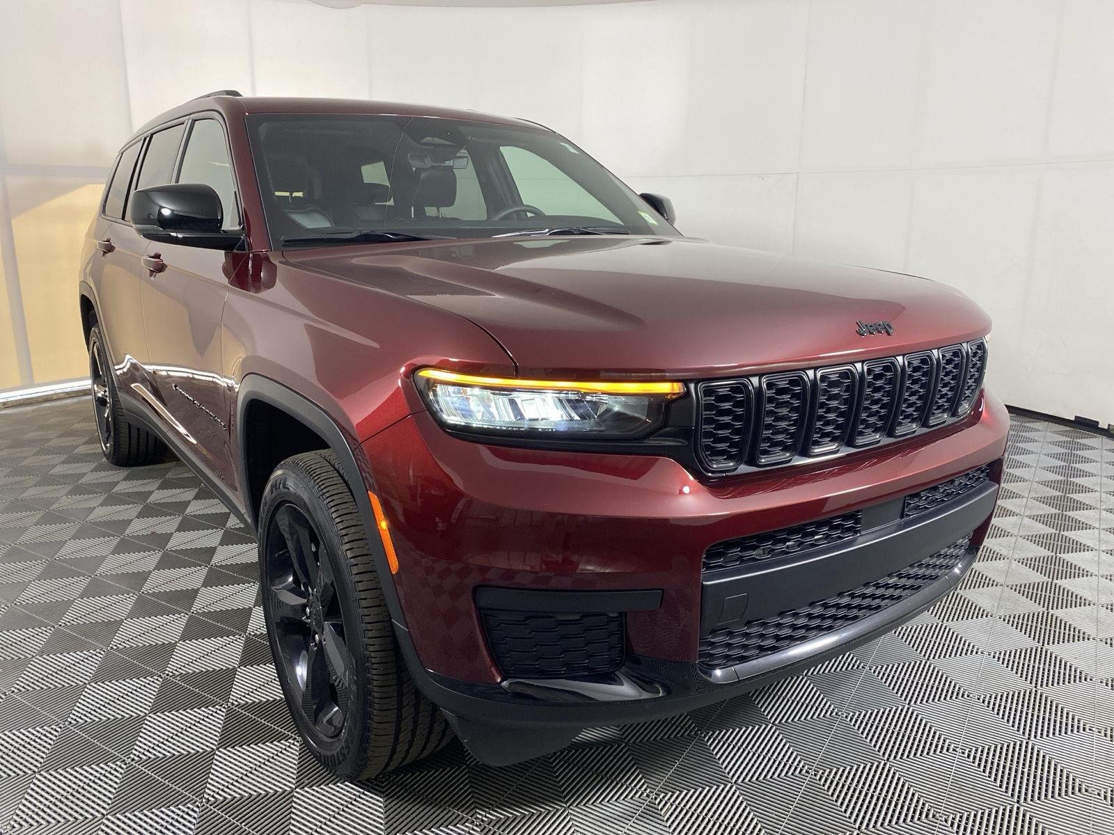 Used 2025 Velvet Red Pearlcoat Jeep Altitude image 11