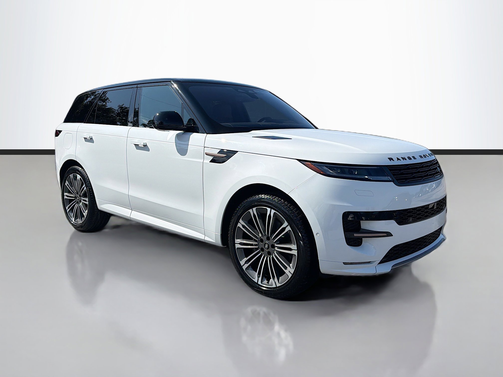 Used 2023 Fuji White Land Rover SE Dynamic image 7