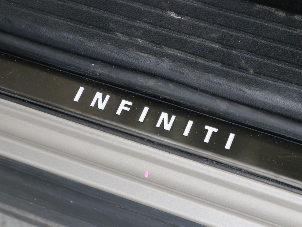 Used 2023 Silver INFINITI LUXE image 23