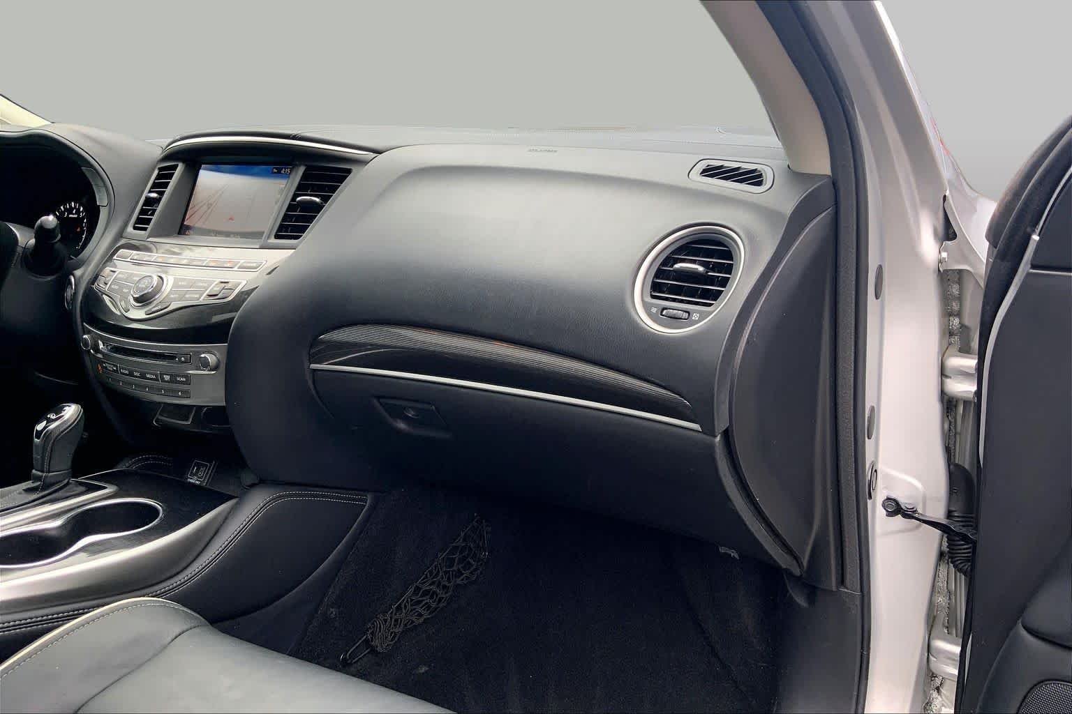 Used 2019 Liquid Platinum INFINITI LUXE image 18