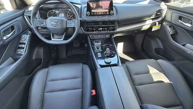 New 2026 Everest White Pearl TriCoat Nissan Dark Armor™ image 26