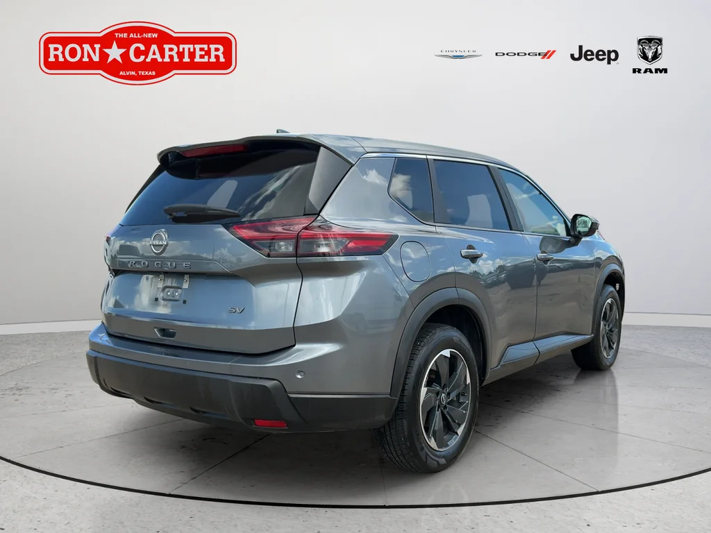 Used 2024 Gray Nissan SV image 6