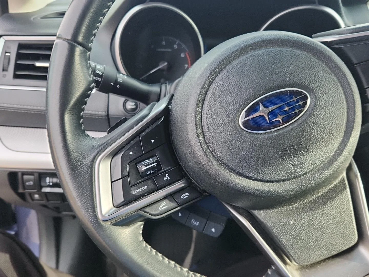 Used 2018 Twilight Blue Metallic Subaru Premium image 14