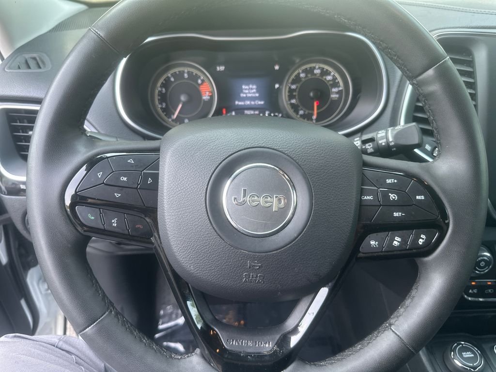 Used 2023 White Jeep Altitude image 15