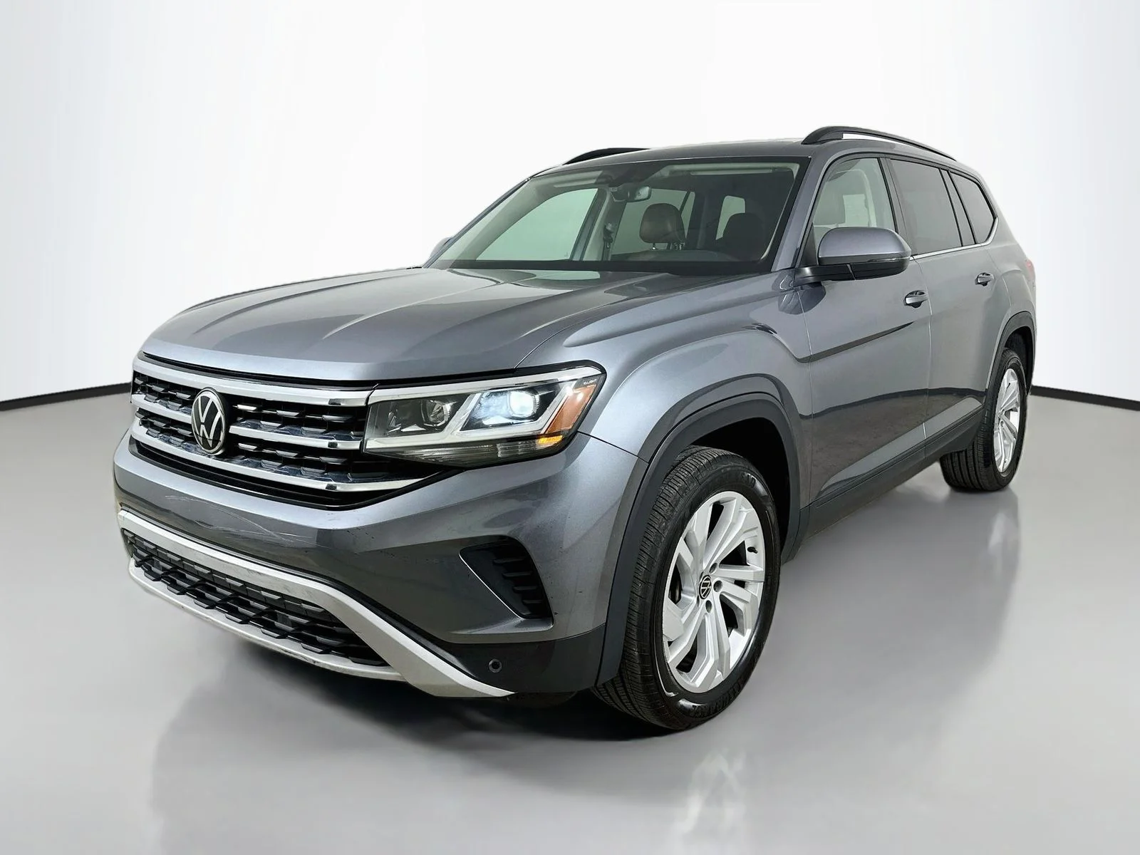 Used 2021  Volkswagen  image 1