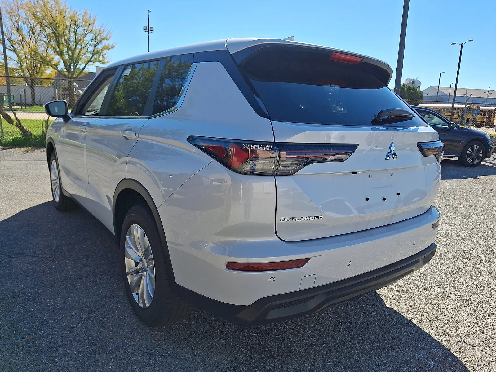 New 2026 White Mitsubishi ES image 5