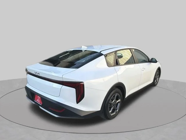 Used 2025 White Kia LXS image 3