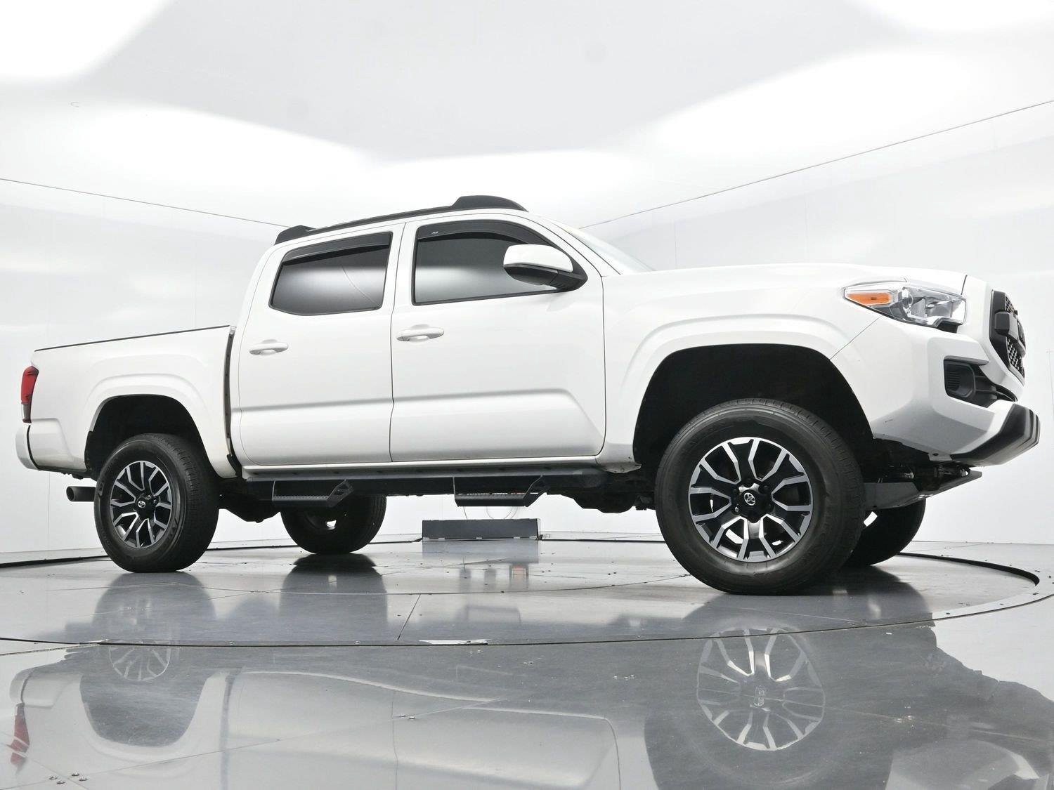 Used 2022 White Toyota SR V6 image 45