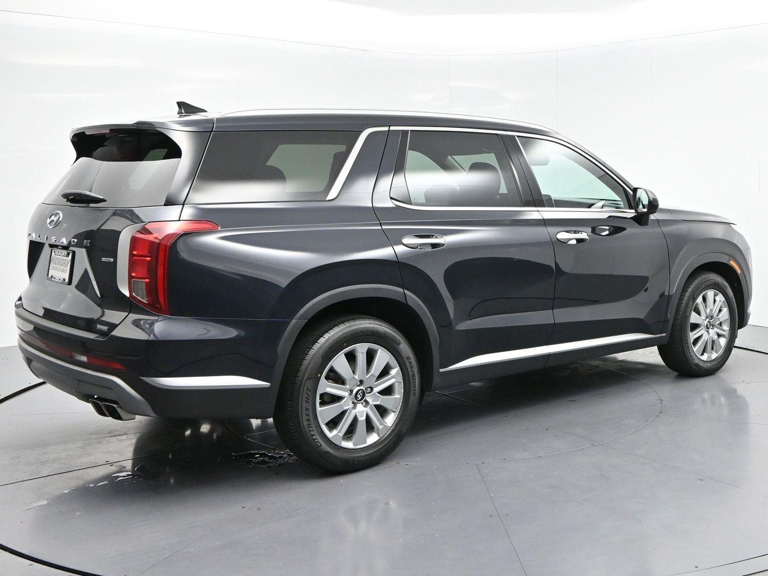 Used 2023 Moonlight Cloud Hyundai SEL image 7