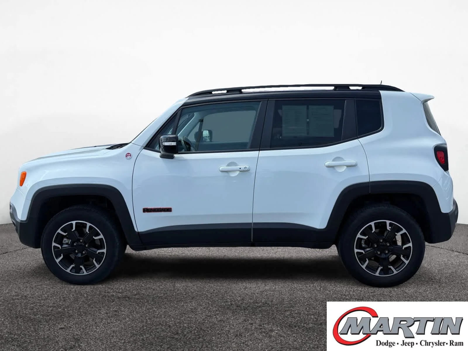 Used 2023 Alpine White Clearcoat Jeep Trailhawk image 8