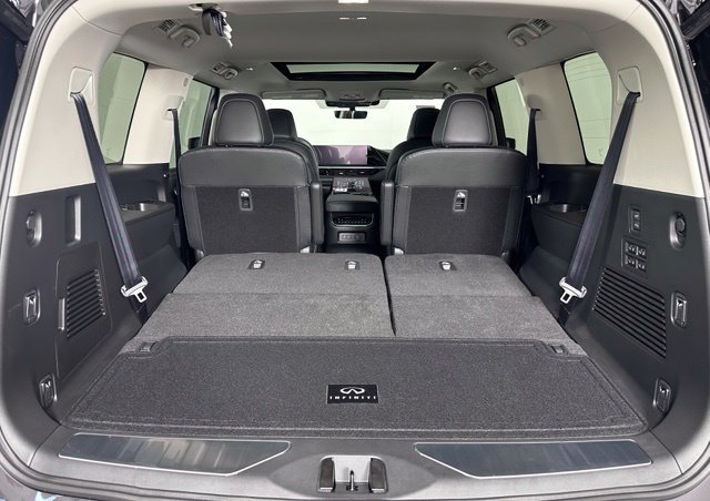 New 2027 Silver INFINITI LUXE image 25