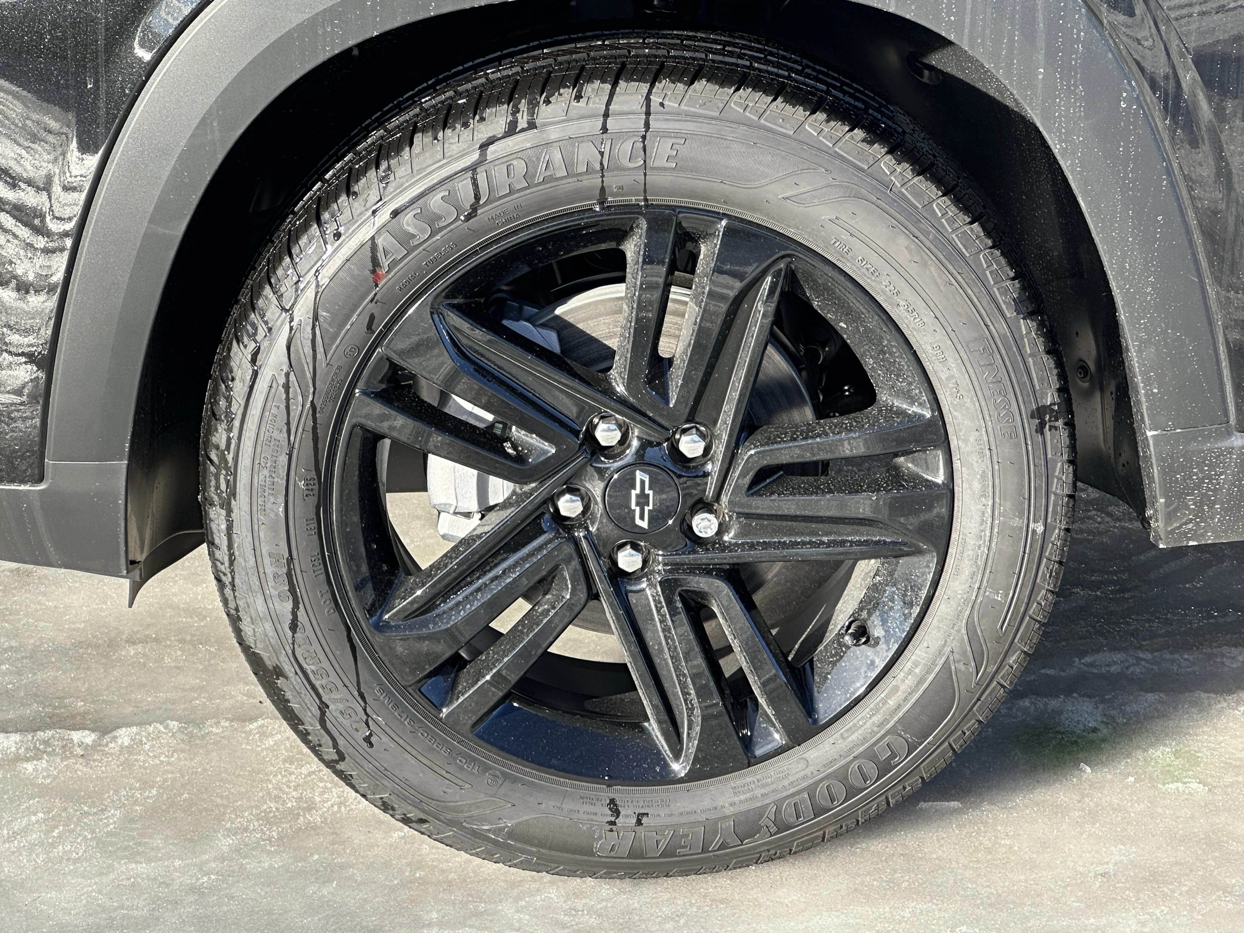 New 2026 Mosaic Black Metallic Chevrolet ACTIV image 6