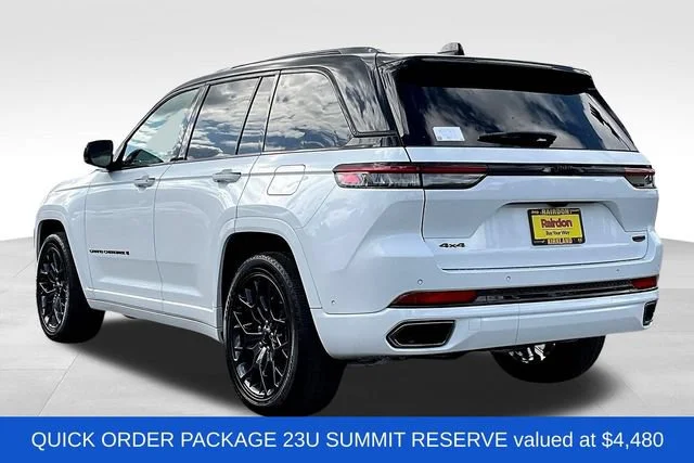 New 2025 Bright White Clear-Coat Exterior Paint Jeep Summit Reserve image 3