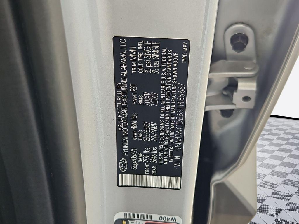 Used 2025 Silver Hyundai SE image 32