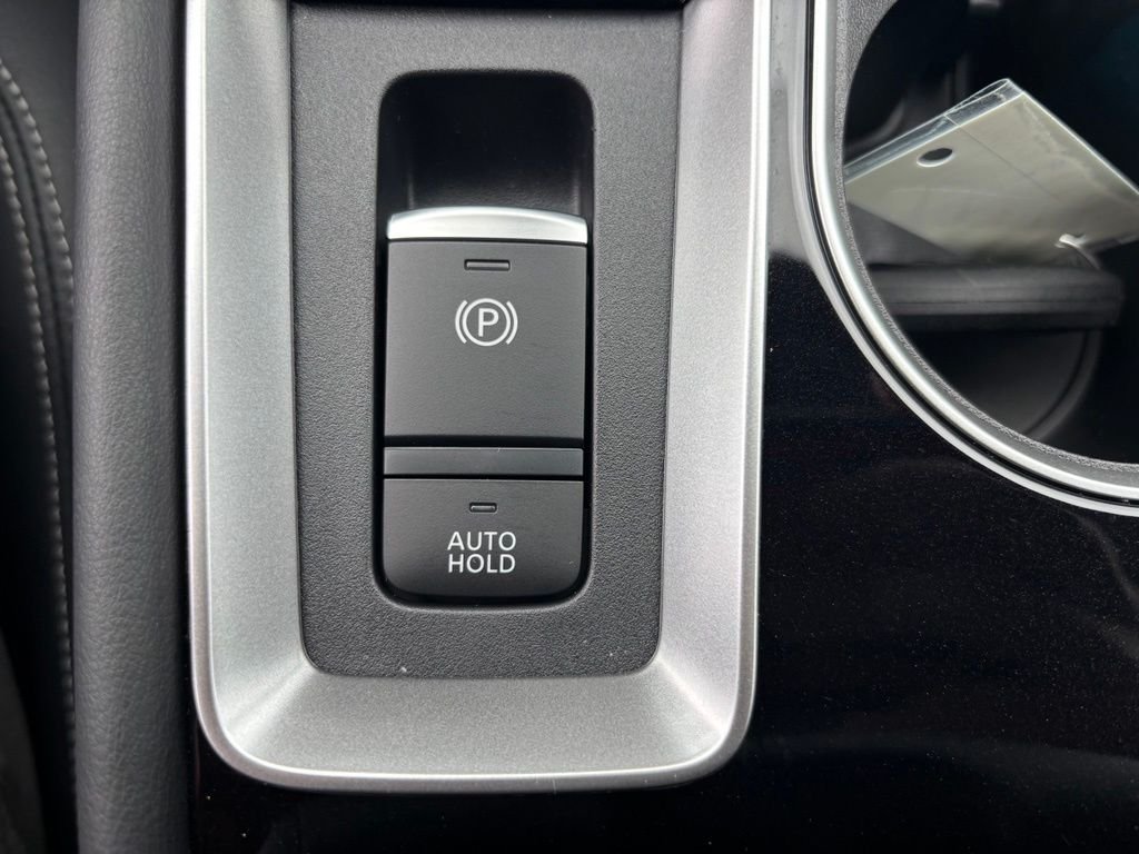 Used 2025 Silver Nissan 2.5 SL image 11