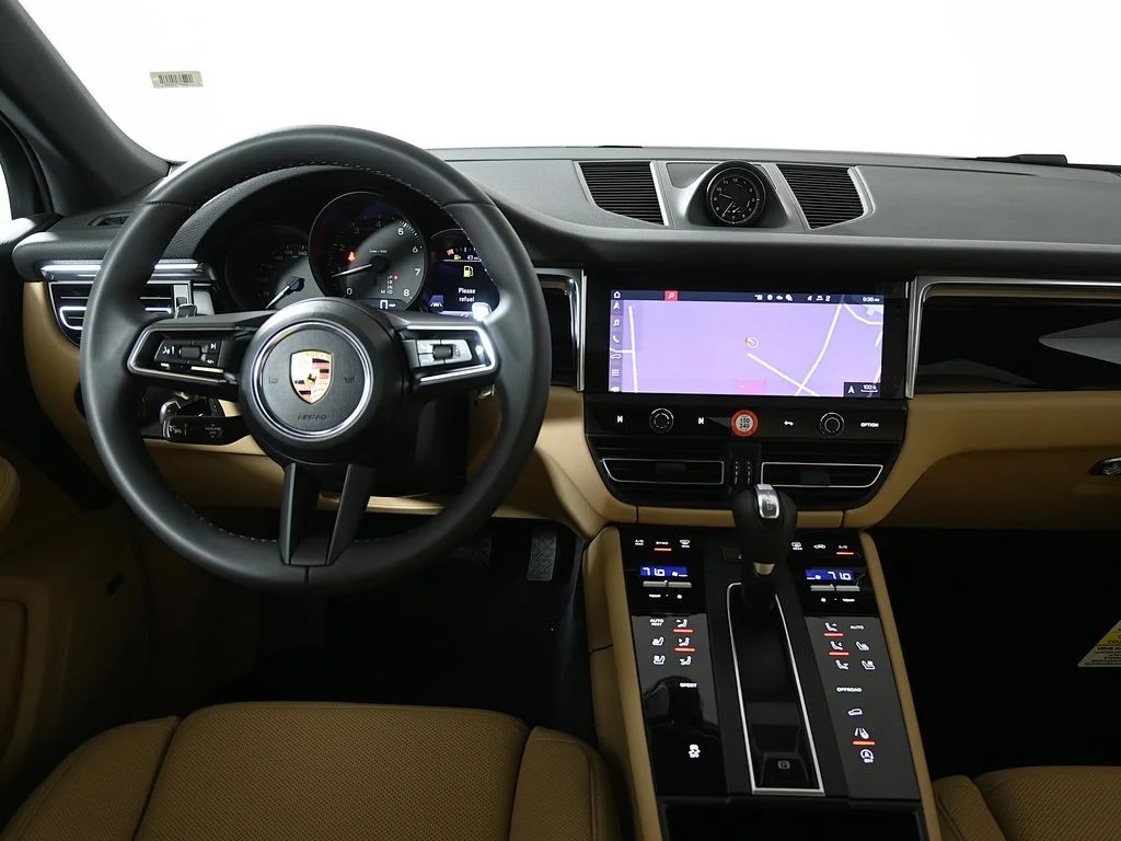 2026 Porsche Macan T - Photo 17