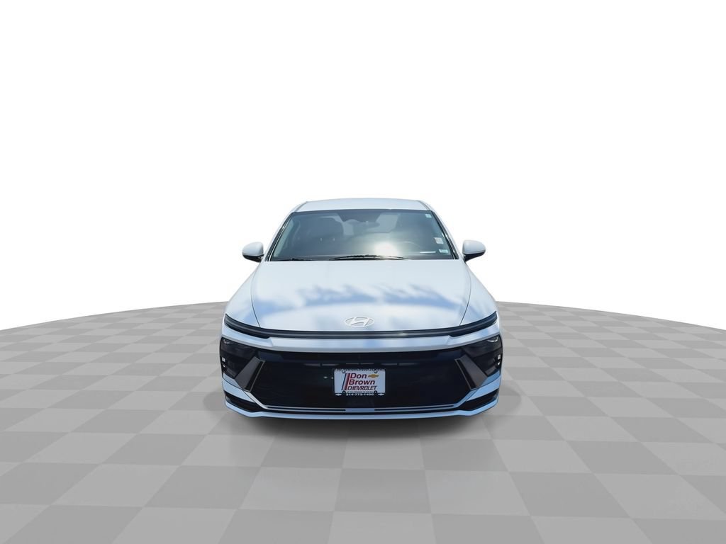 Used 2025 White Hyundai SEL image 3