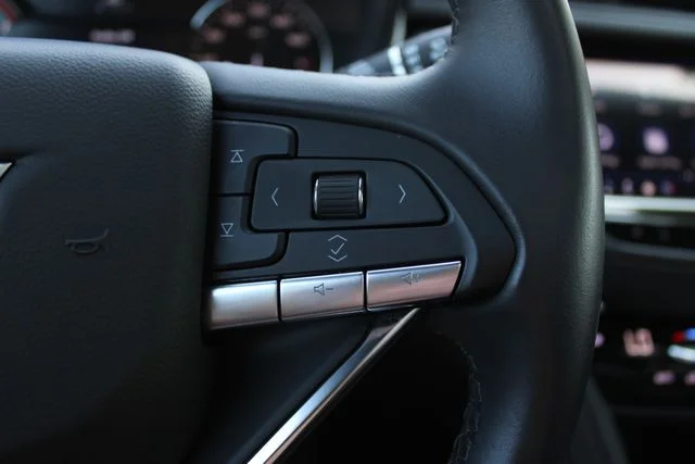 Used 2025 Green Cadillac Luxury image 10