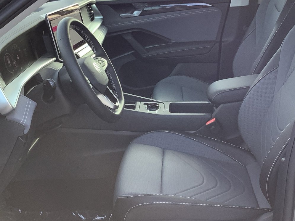 New 2026 PLATINUM GRAY Volkswagen SE image 22
