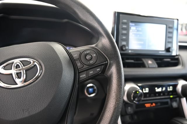 Used 2022 White Toyota XLE image 24