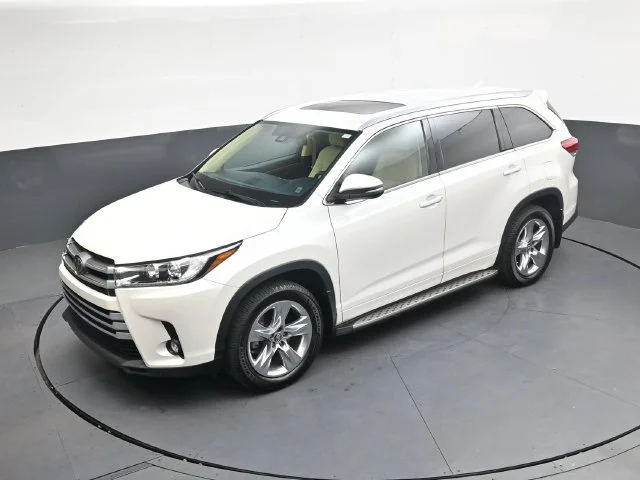 Used 2018 White Toyota Limited image 31