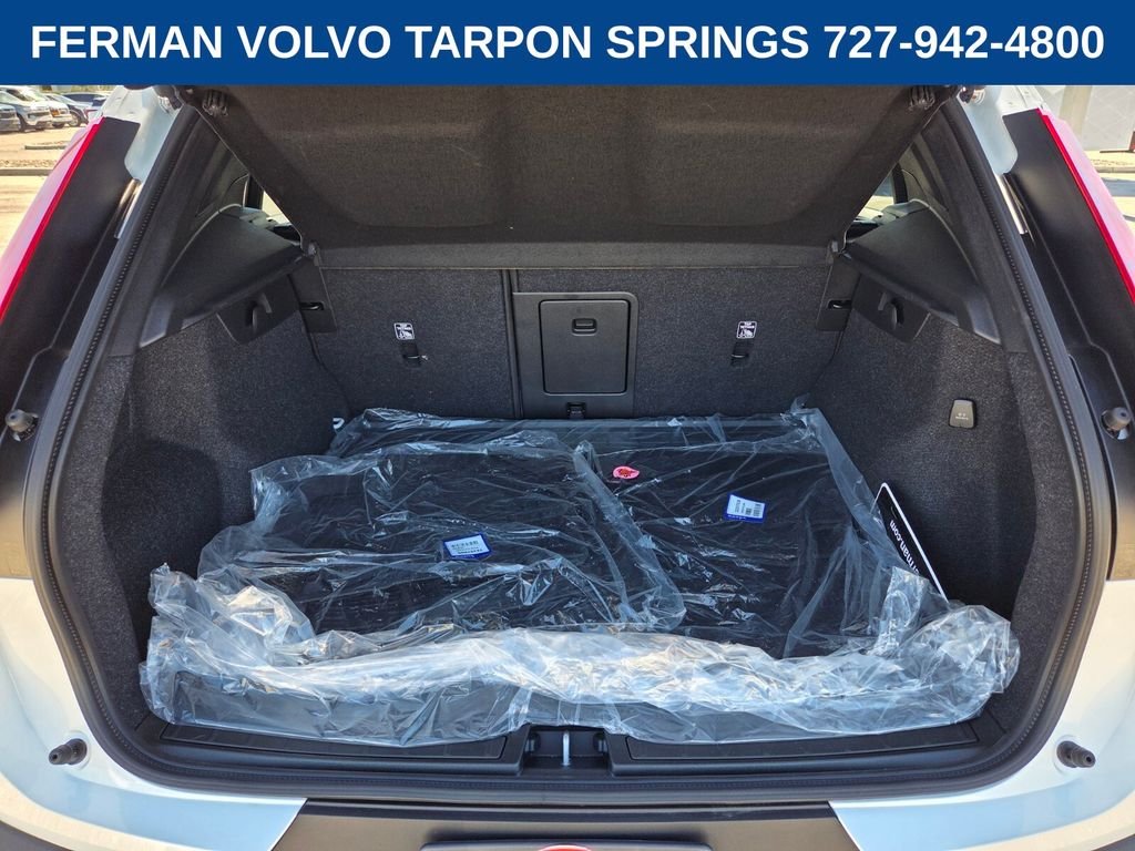 2026 Volvo XC40 Plus - Photo 18