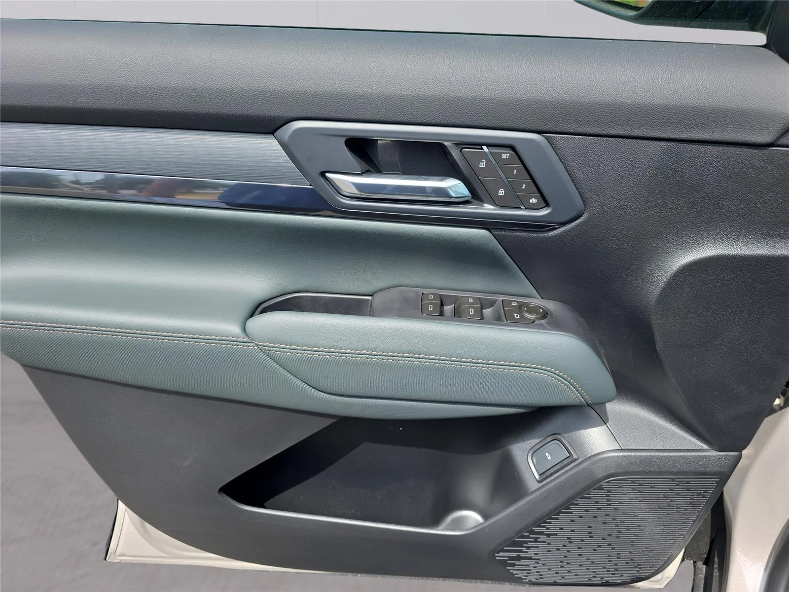 New 2026 Riverstone Metallic GMC AT4 image 31