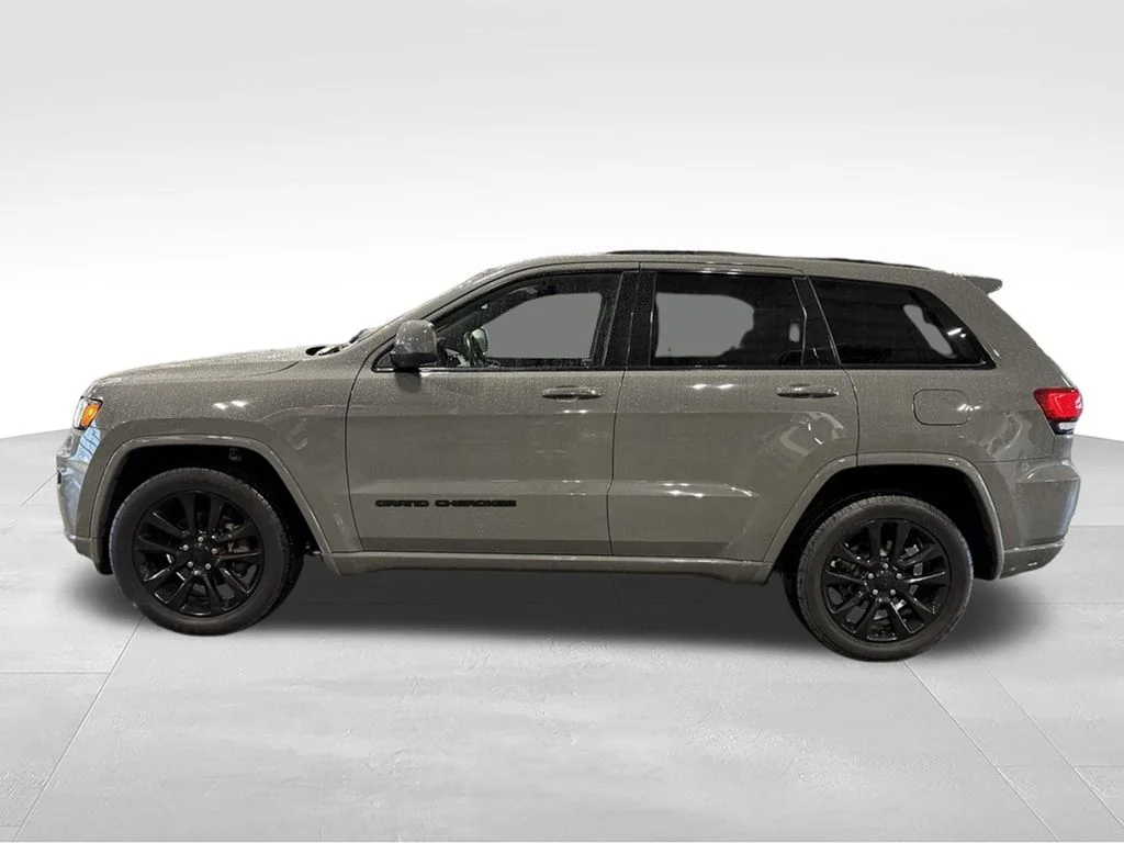 Used 2020 Gray Jeep Altitude image 2