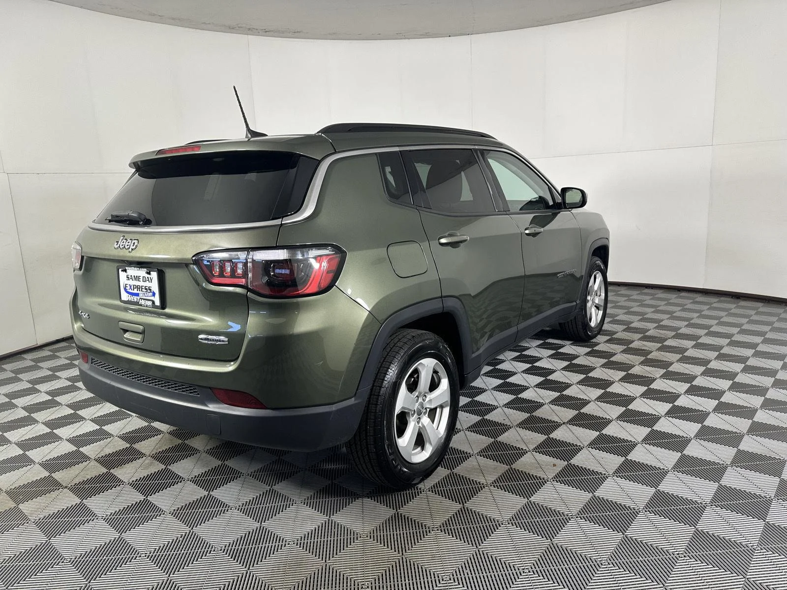 Used 2020 Olive Green Pearlcoat Jeep Latitude image 25